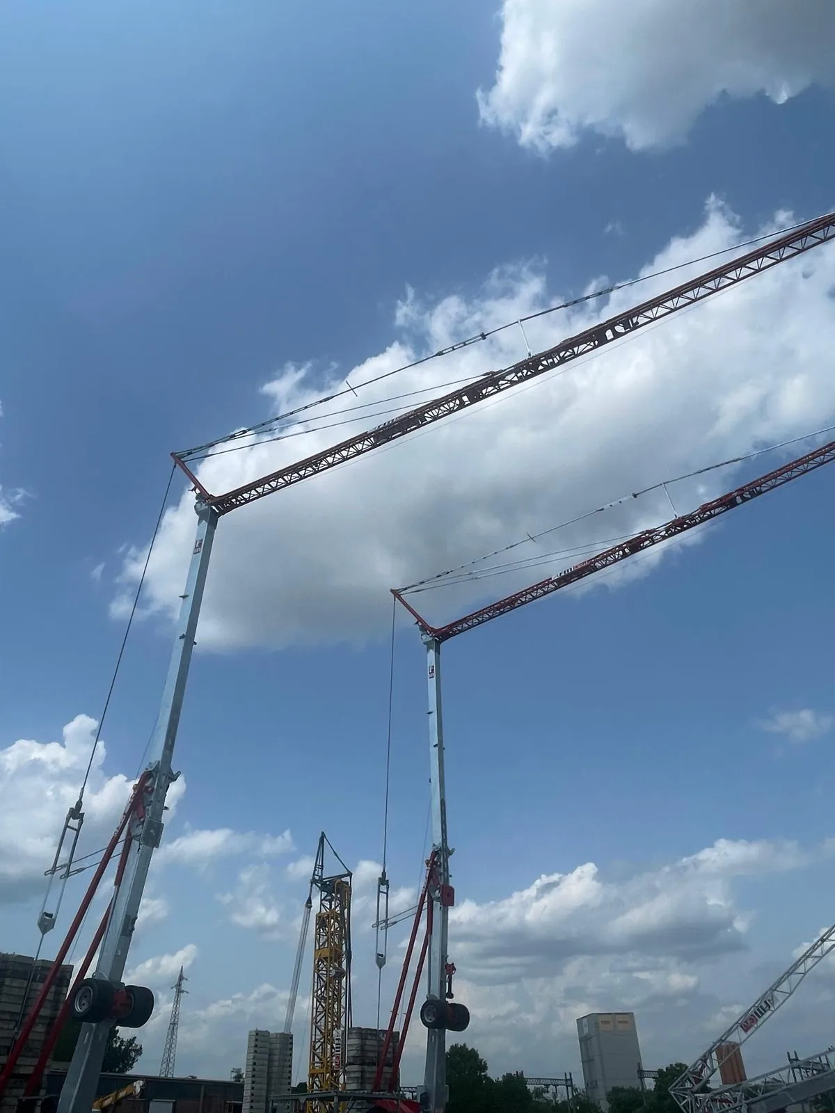 Grue 1140 RBI-US FMGRU en action sur chantier en Franche-Comté