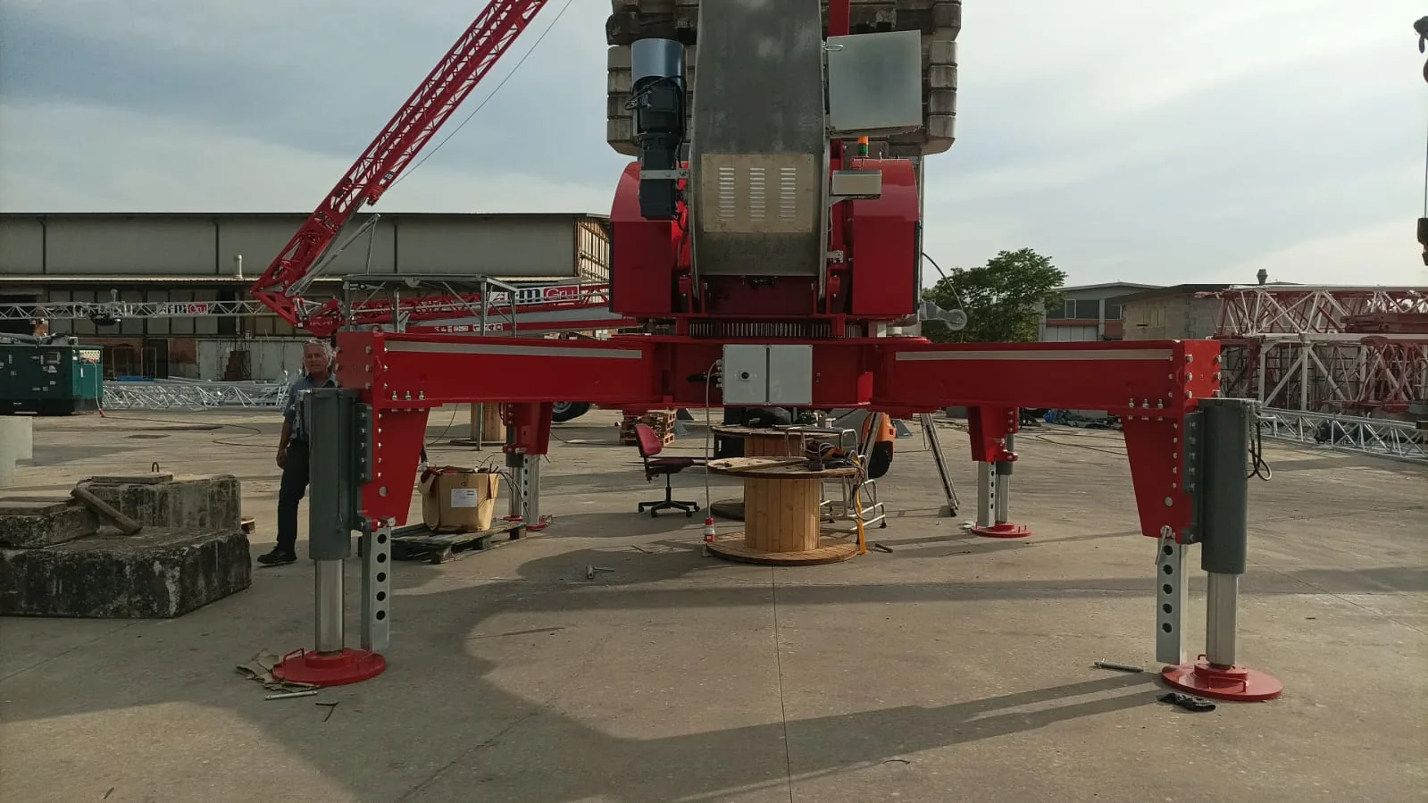 Mise en place de la grue 1140 RBI-US Eurogrue sur chantier