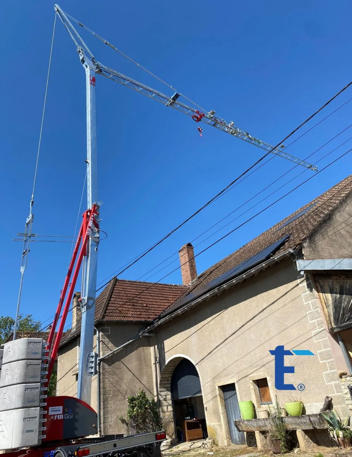 Grue 724 RBI Eurogrue en action sur chantier de construction