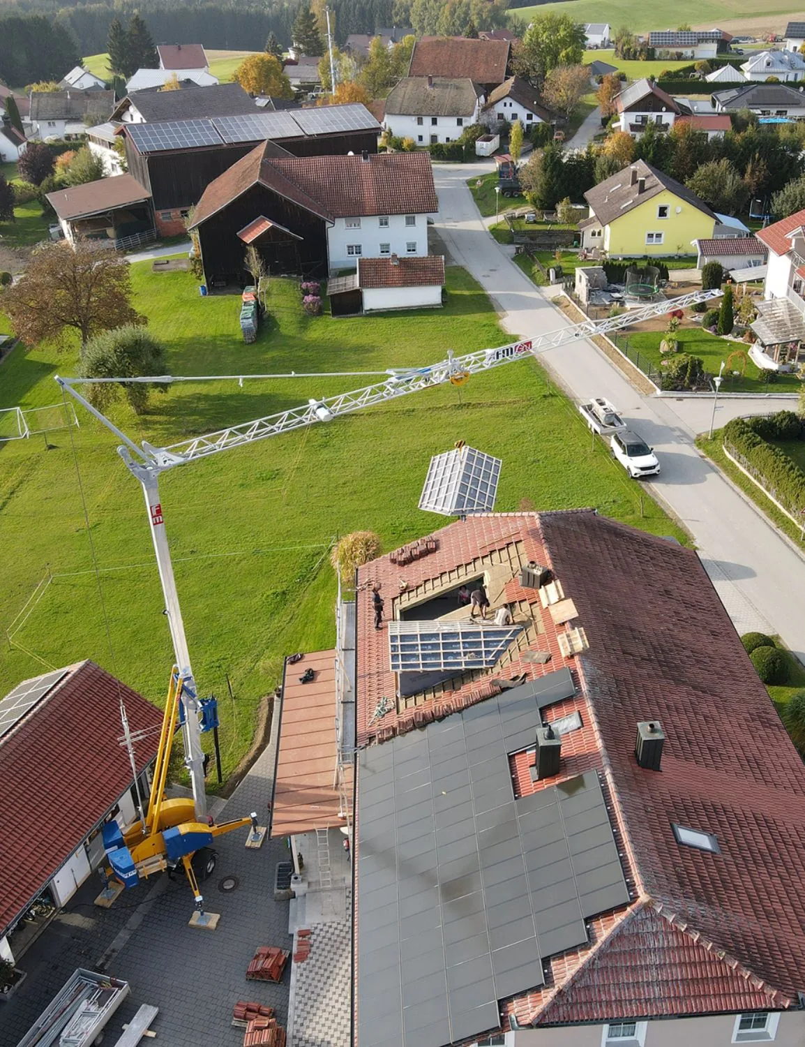 Grue FMGRU 727 RBI-FA à montage rapide en service sur chantier