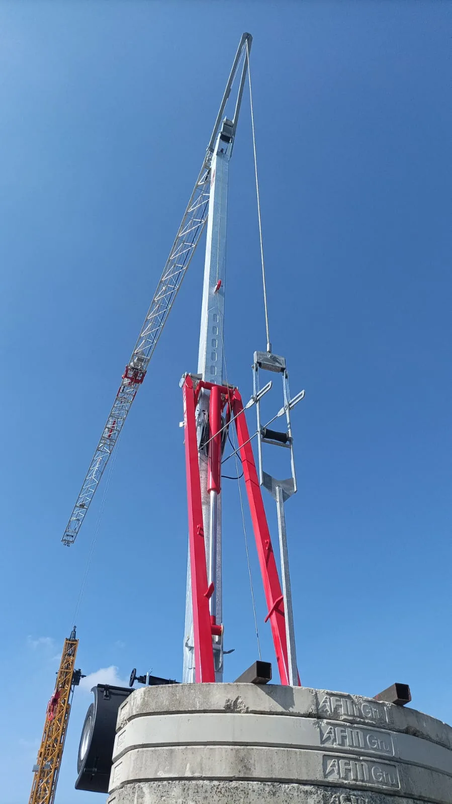 Grue à tour 828 RBI FMGRU déployée sur chantier