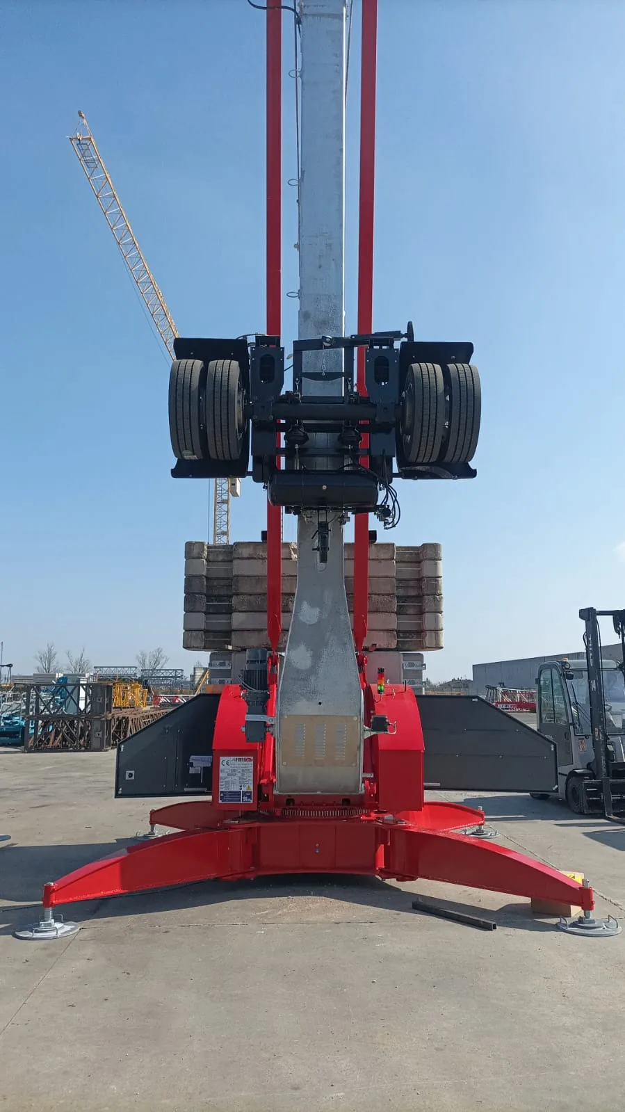 Grue 828 RBI Eurogrue en service longue portée