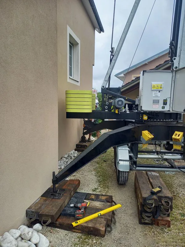 Détail de la base et du système breveté de chargement des lests de la grue Speed Crane d'occasion